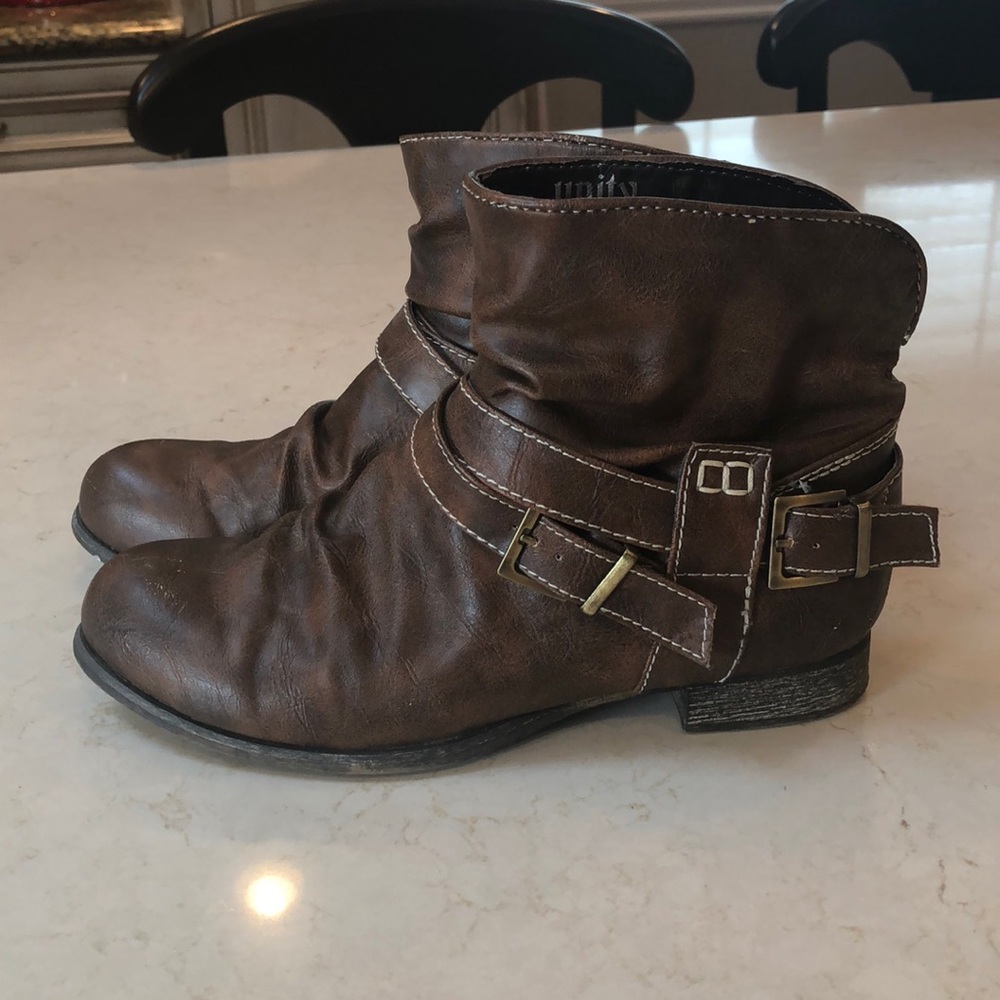 Unity brown leather ankle booties